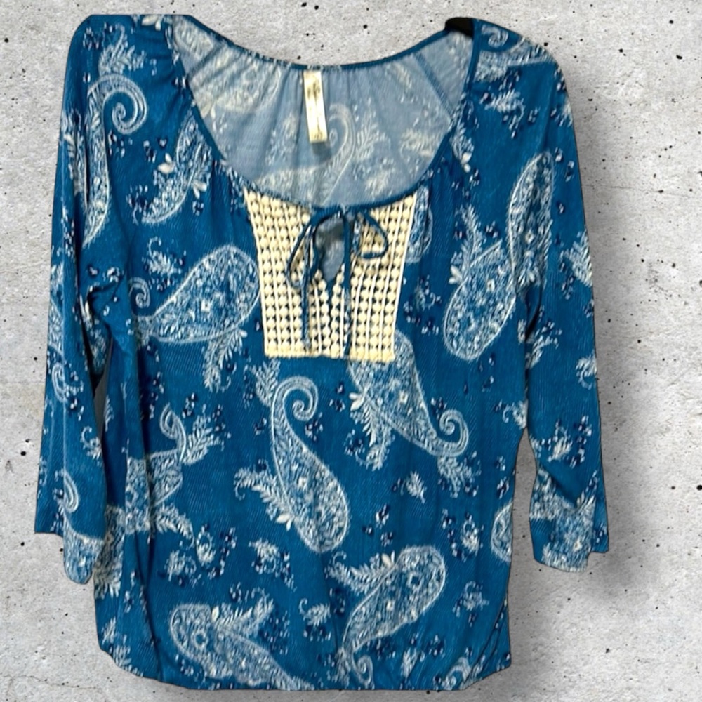 PerSeption Concept top size L blue paisley print, elastic at bottom EUC